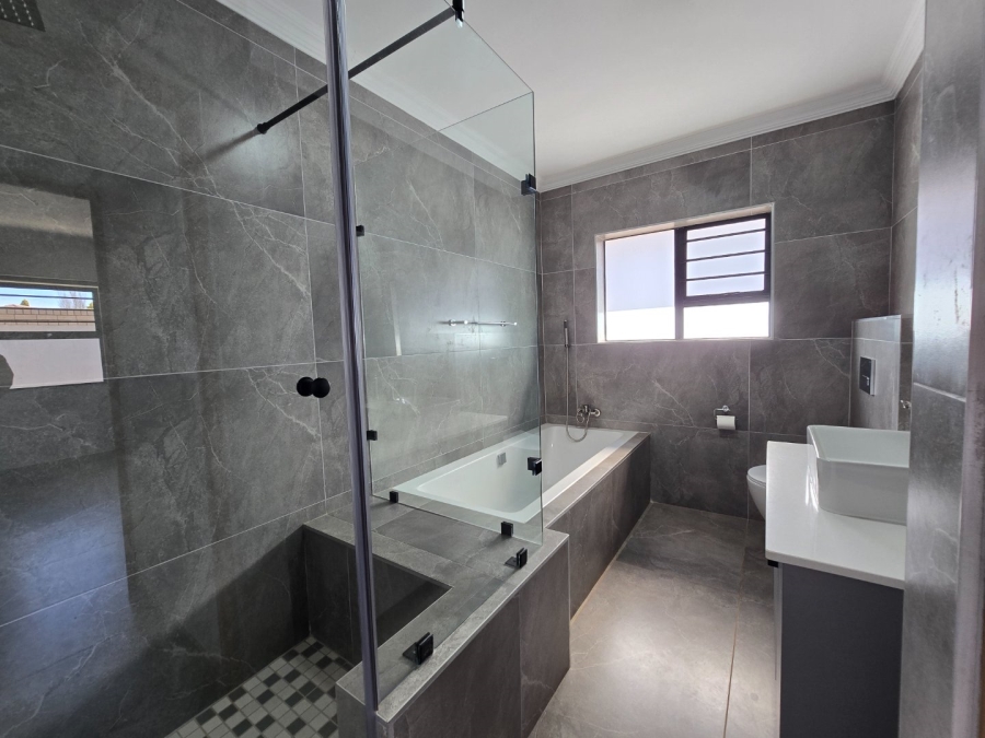 3 Bedroom Property for Sale in Van Der Hoff Park North West